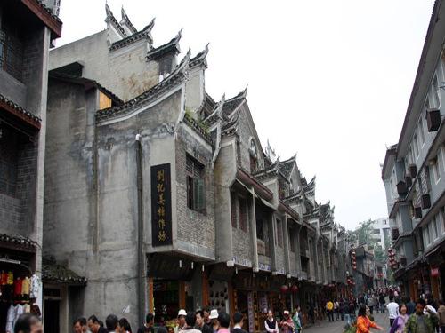 哪位懂行的大哥告诉我衣服是不是正品？游戏画面